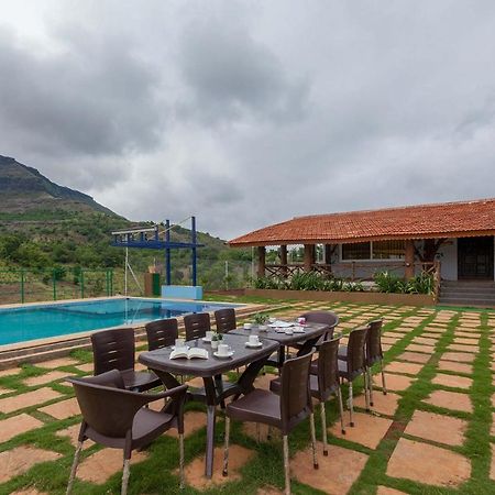Stayvista's Ficus Farms: Mountain-View Retreat with Rustic Charm & Entertainment Igatpuri Exterior photo