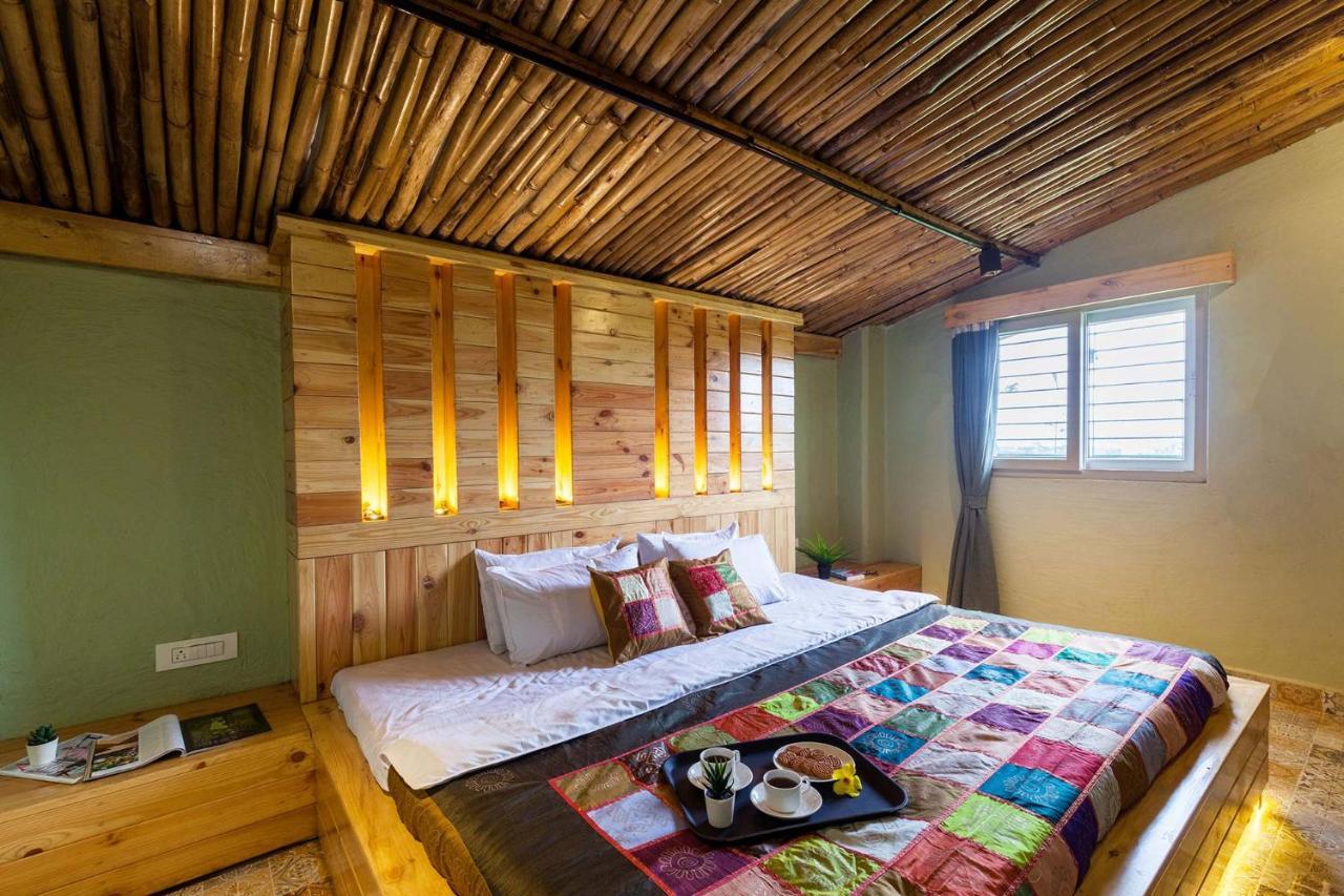 Stayvista's Ficus Farms: Mountain-View Retreat with Rustic Charm & Entertainment Igatpuri Exterior photo